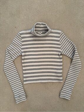 Aerie Cropped Striped Gray & White Turtleneck Sweater - Women Size S